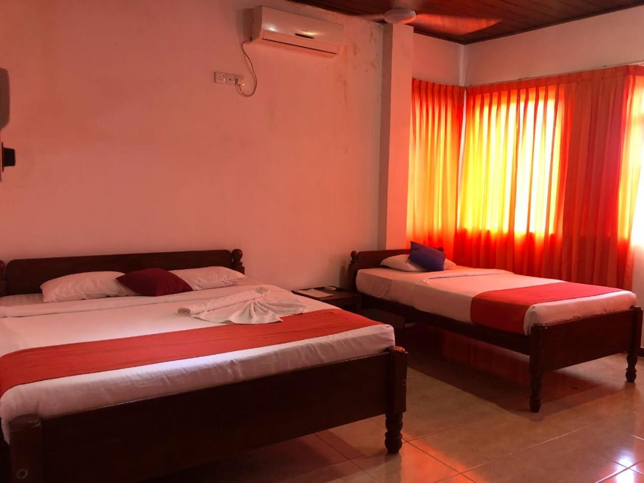 Hotel Aradhana Galle Exterior photo