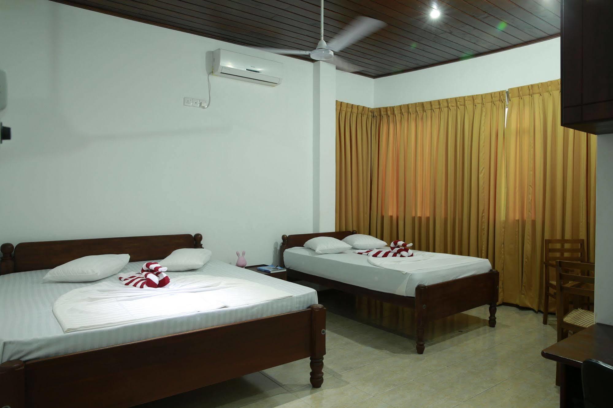 Hotel Aradhana Galle Exterior photo