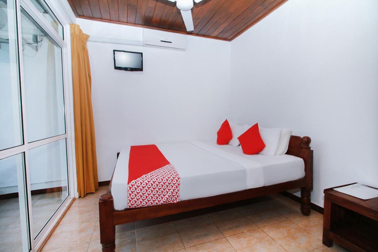 Hotel Aradhana Galle Exterior photo